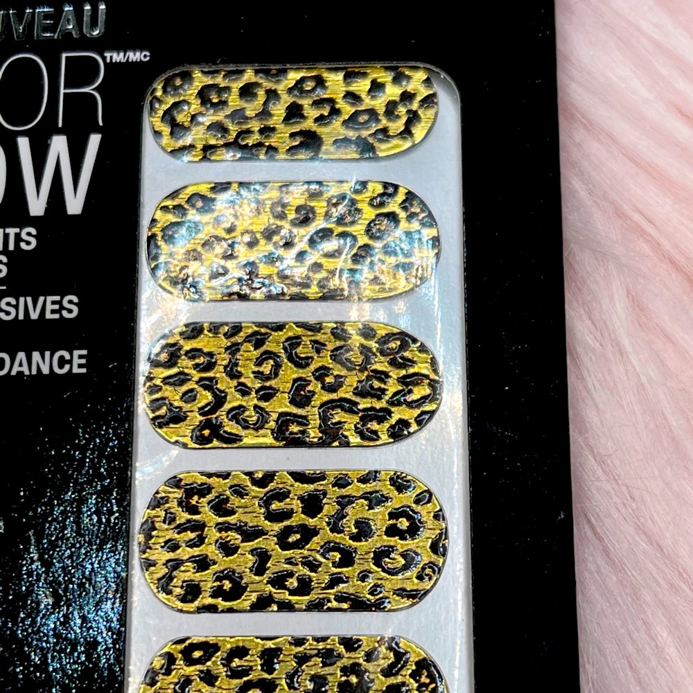 5️⃣for💲1️⃣5️⃣Maybelline Nail Stickers”OntheProwl”